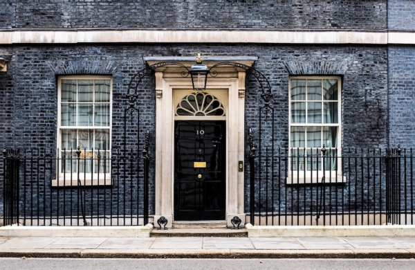 Porte noire à 10 Downing Street, le lieu de résidence du premier ministre britannique