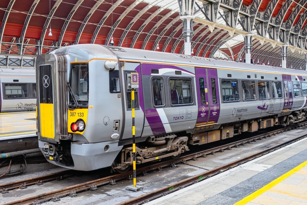 Train Heathrow Express en gare à Paddington à Londres