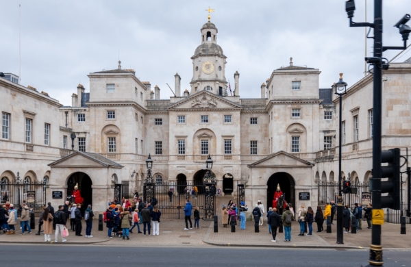 Horse Guard à Whitehall à Londres avec des gardes à cheval devant