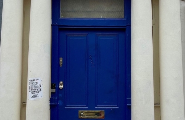 Porte bleue de l'appartement de Hugh Grant dans le film Coup de foudre à Notting Hill