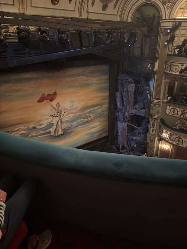 Vue depuis le côté de Grand Circle au Sondheim Theatre à Londres