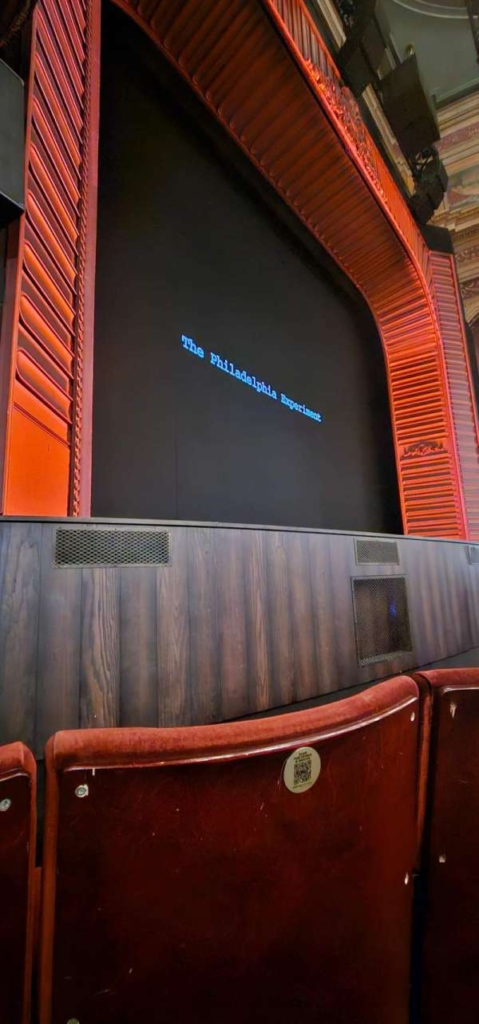 Vue depuis l'avant des Stalls au Phoenix Theatre à Londres