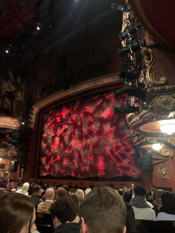 Vue en bout de rangés des Stalls au Lyceum Theatre à Londres