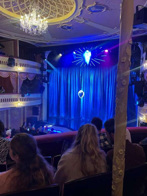 Vue depuis le côté de Dress Circle au Criterion Theatre à Londres