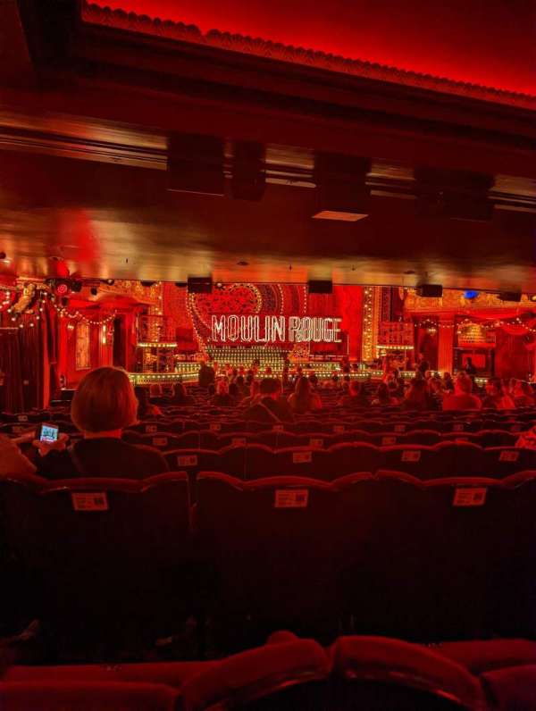 Vue depuis le fond des Stalls au Piccadilly Theatre à Londres