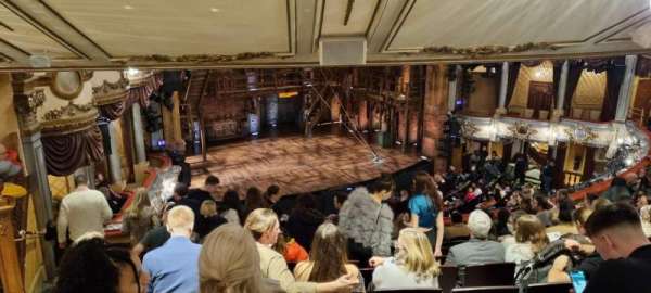 Vue depuis le fond du Royal Circle du Victoria Palace à Londres