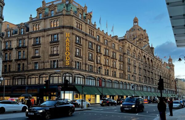 Façade magasin de luxe Harrods à Londres