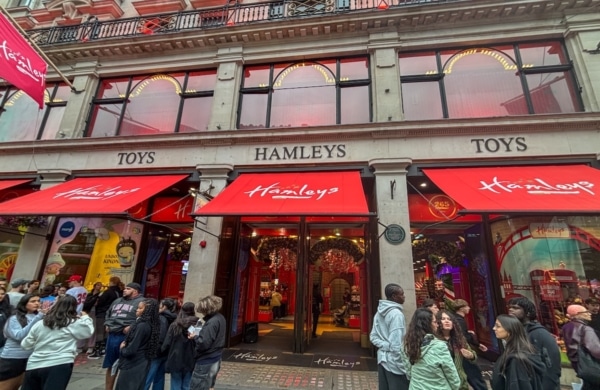 Devanture du magasin de jouets Hamleys à Londres