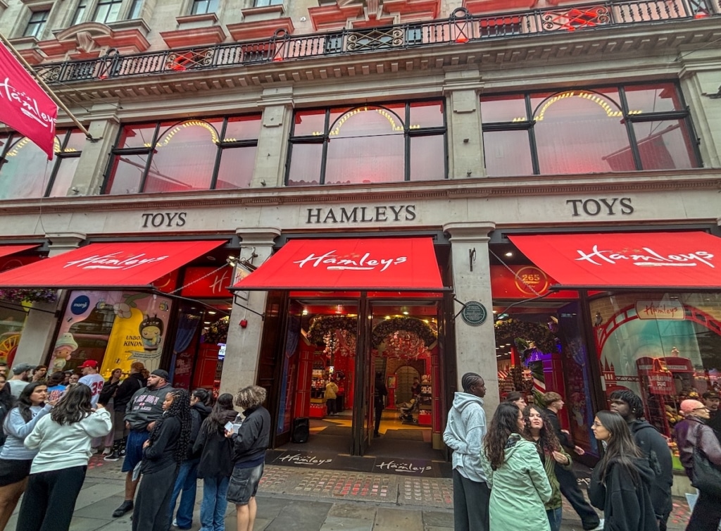 Devanture du magasin de jouets Hamleys à Londres